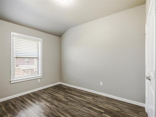 Building Photo - 4916 Villas Dr