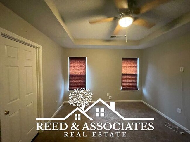 Building Photo - 3 Bedroom in Oakland!