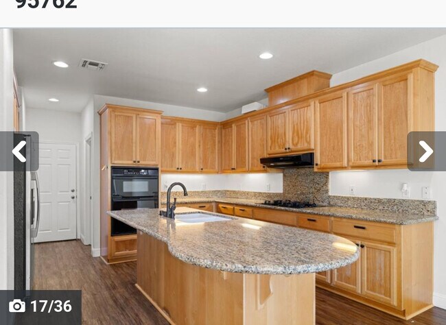 Building Photo - 208 Gamay Pl