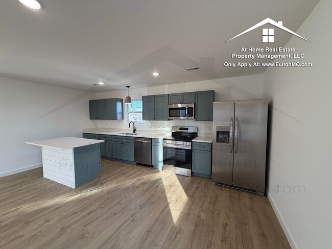 Building Photo - 508 E 8th St