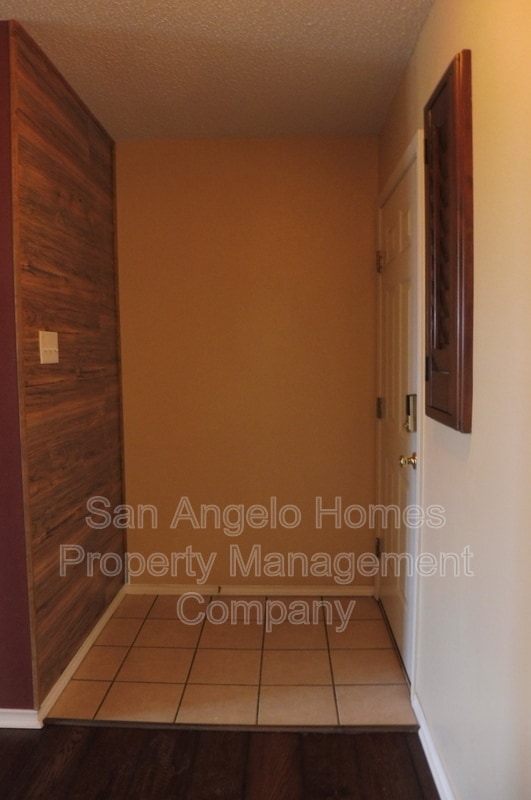Building Photo - 1217 Elmo Ln