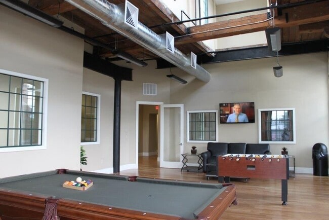 Building Photo - 624 Washington St