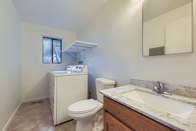 Building Photo - Fully-Remodeled 3 Bed 2.5 Bath Kirkland Home!