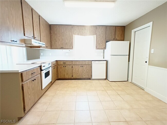 Building Photo - 1848 Winkler Ave