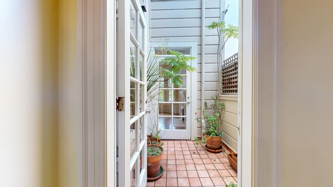 Building Photo - 941 Lombard St