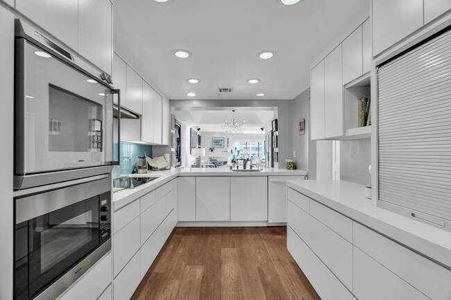 Building Photo - 140 Ocean Park Blvd