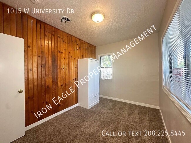 Building Photo - 1015 W University Dr