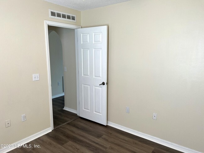 Building Photo - 6580 Gentle Oaks Dr N