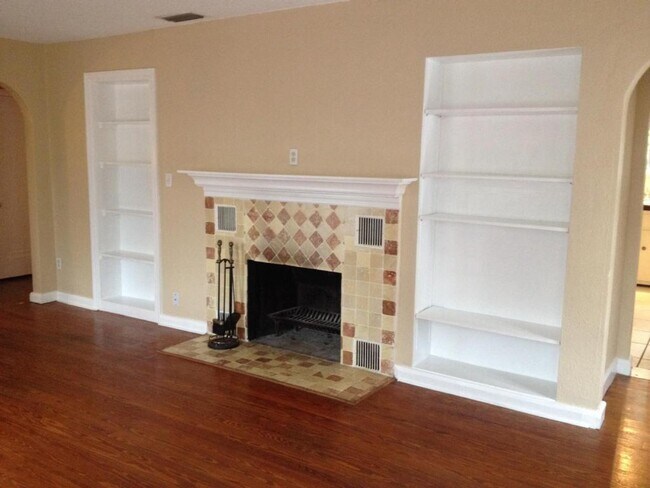 Building Photo - 1709 N Osceola Ave