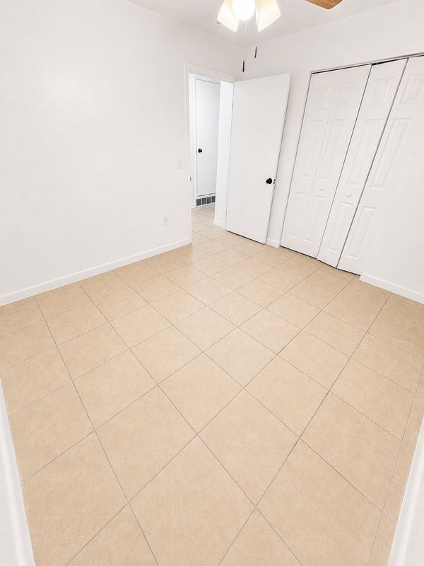 Building Photo - 1712-1712 NE 71ST PLACE