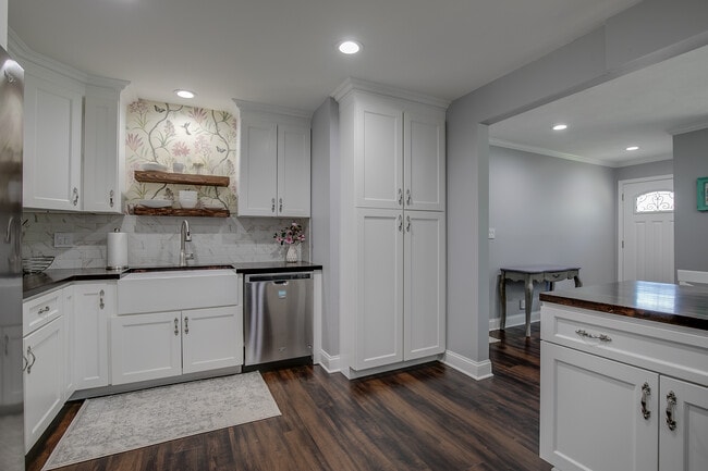 Building Photo - 523 Hawley Ct