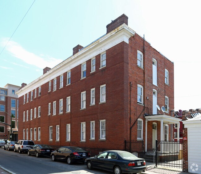 Building Photo - 421 W Grace St