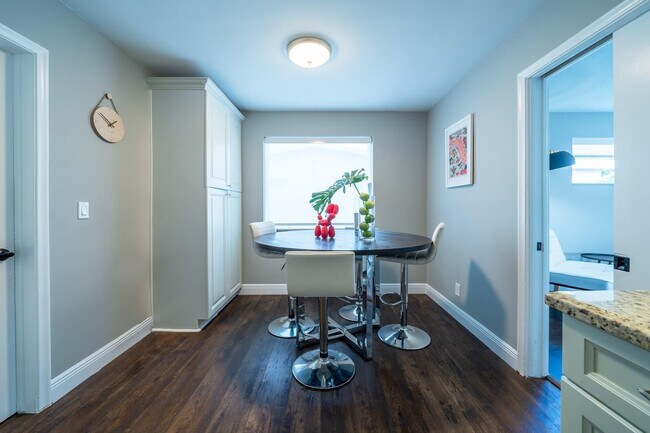 Building Photo - 2101 N 52nd Ave