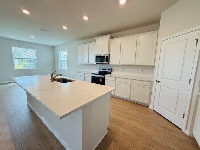 Building Photo - New built 4 bedroom 3 bath 3 car garage in Coddington Subdivision