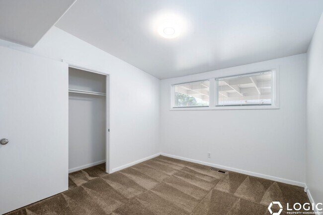 Building Photo - 6809 S Meadow Downs Way