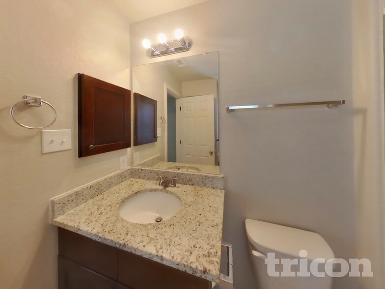 Building Photo - 4007 Anton Dr