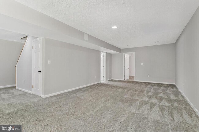 Building Photo - 9205 Midland Turn