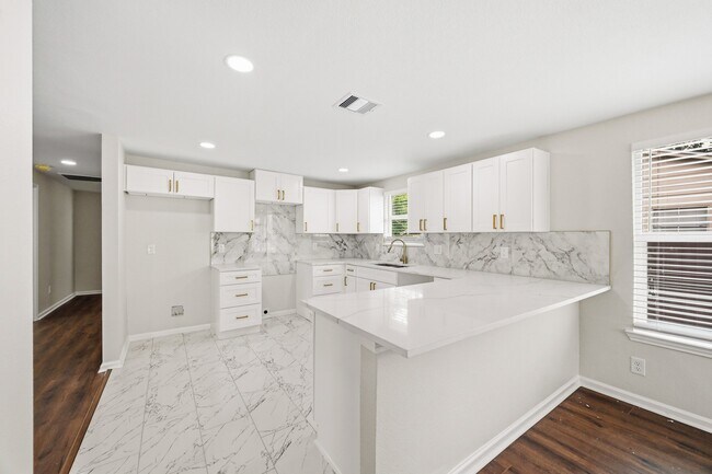 Building Photo - 7946 Fowlie St