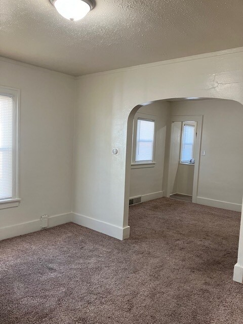 Building Photo - 308 E Virginia Ave