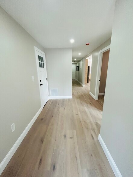 Building Photo - 9 Dennison St