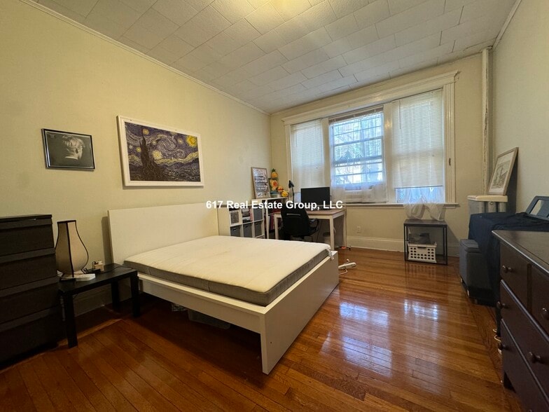 Building Photo - 18 Euston St