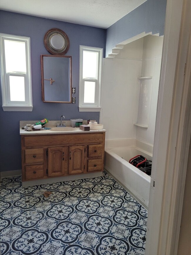 Building Photo - Supper cute 3 bedroom 1 bath house. This house has lots of charm.  The upstairs is one big bedroo...