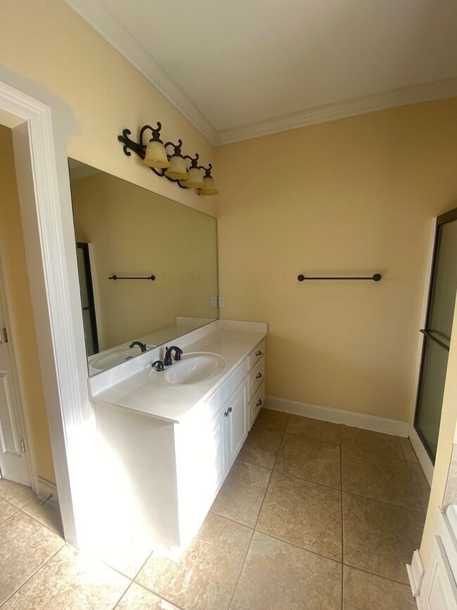 Building Photo - 314 Romar Pl