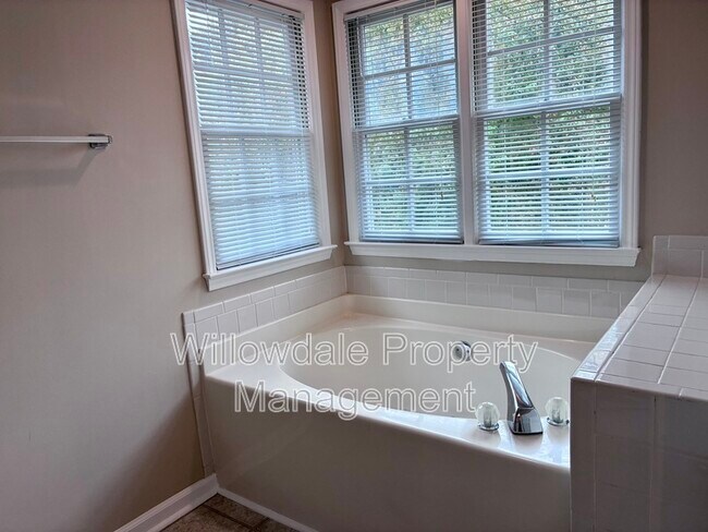 Building Photo - 4932 Harbour Towne Dr