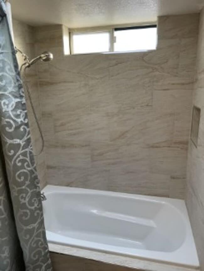 Building Photo - Spacious 3 bedroom, 3 bath, condo with a l...