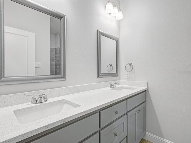 Building Photo - Brand New Luxury Townhouse in North Arlington