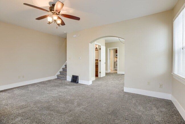 Building Photo - Spacious 3 Bedroom Duplex in the Heart of Midtown Featuring Detached Garage!!
