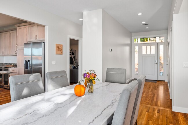 Building Photo - 8075 Outer Dr S