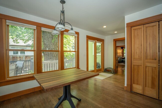 Building Photo - Charming 2-Bed, 2-Bath Loft Home in Old To...