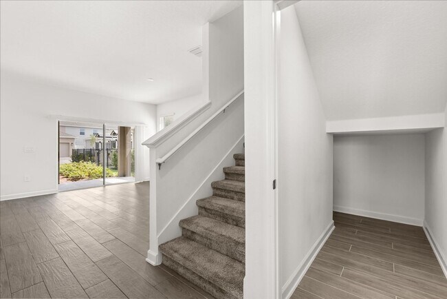 Building Photo - Spacious 5-Bedroom Solar Home for Rent in ...