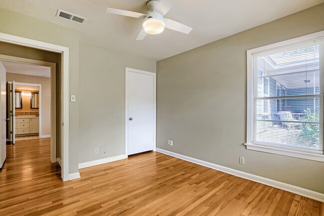 Building Photo - 1402 Cullen Ave
