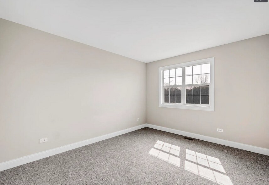 Building Photo - 11 Foxcroft Rd