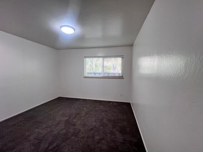 Building Photo - 37565 2nd St