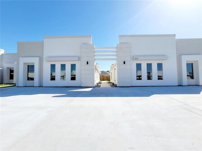Primary Photo - 3815 Las Vistas Ln