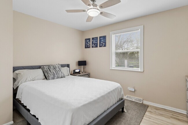 Building Photo - 407 Greenfield Rd