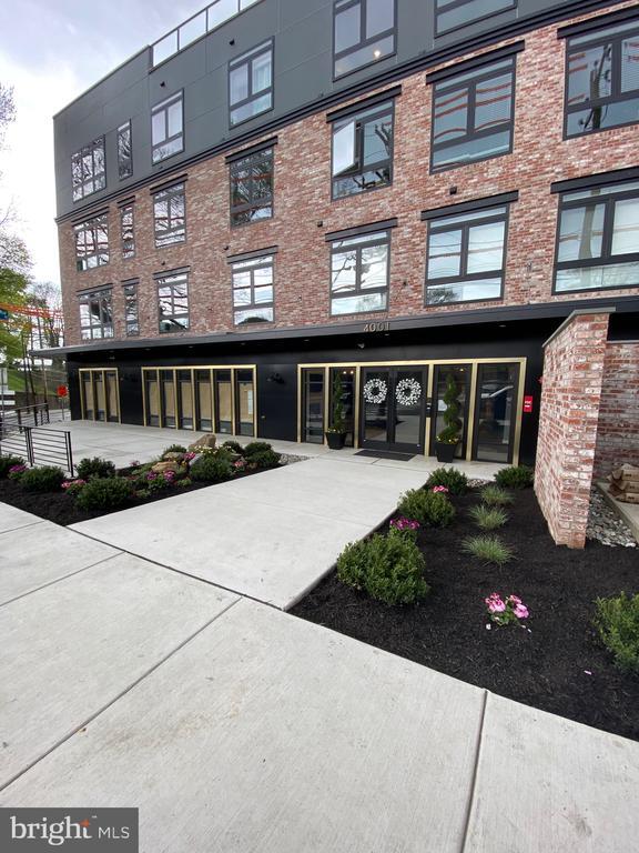 Building Photo - 4001 Ridge Ave