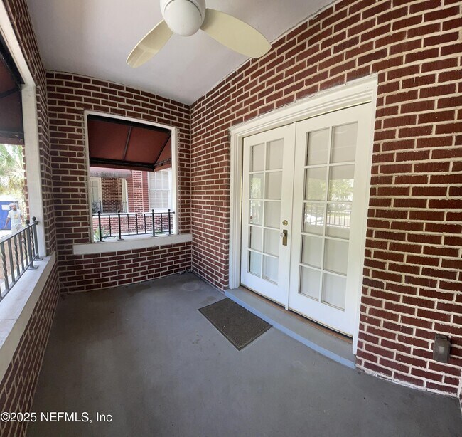 Building Photo - 1310 N Laura St
