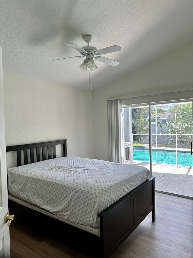 Building Photo - 1405 W River Ct