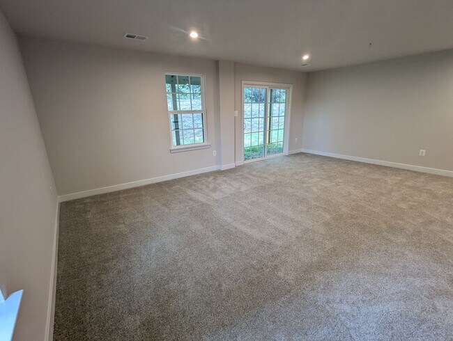 Building Photo - Gorgeous New Construction (never lived in)...