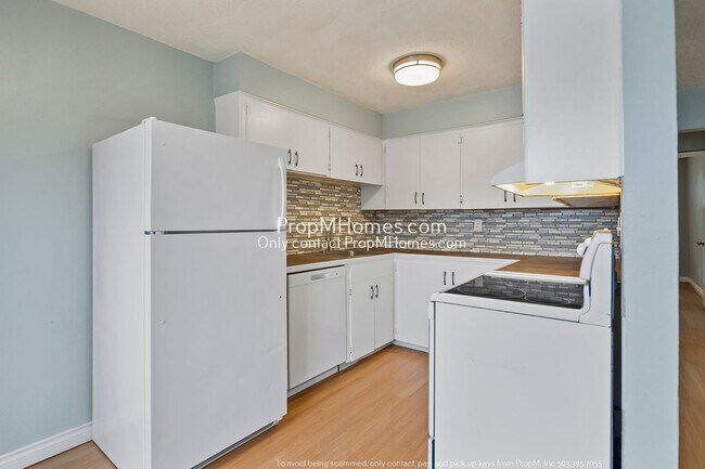 Building Photo - Well-Located Tigard Apartment – Cozy, Clea...
