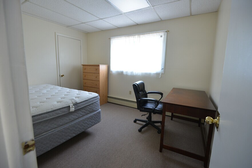 Building Photo - 410 Hillview Plz