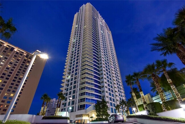 Building Photo - 2700 S Las Vegas Blvd