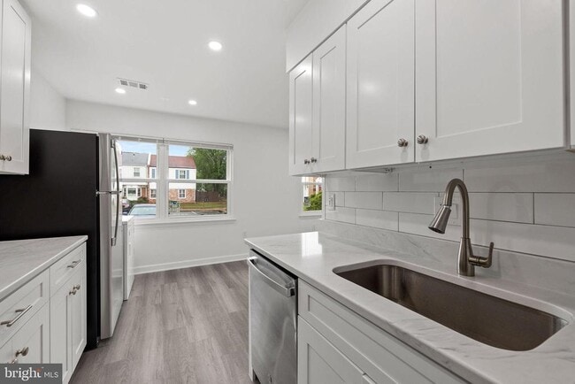 Building Photo - 8157 Community Dr