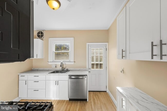 Building Photo - 3061 Livingston St