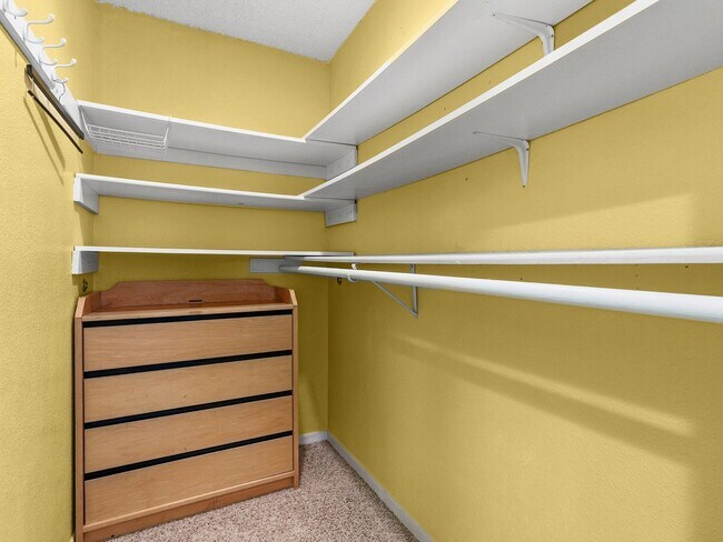 Building Photo - Unique fully furnished one bedroom condo i...