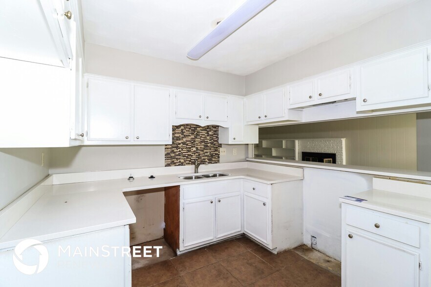 Building Photo - 5126 Battle Creek Dr